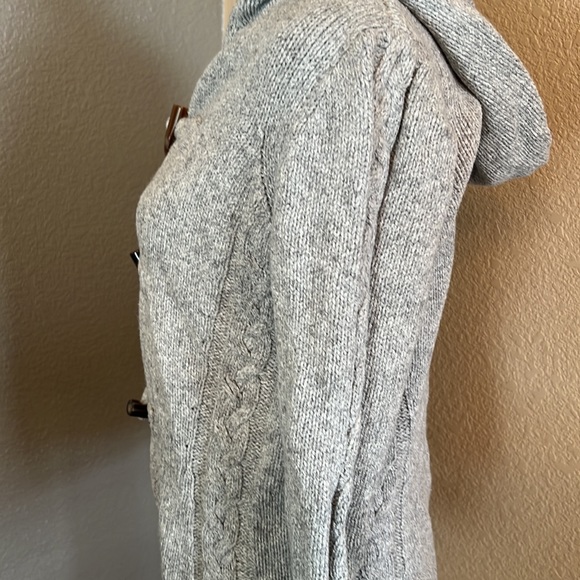 *Vinyard Vines - Size S - grey knit sweater with hood and loop close front - Picture 4 of 5